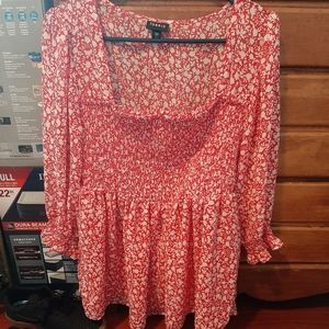 Torrid hot pink w/white floral print blouse